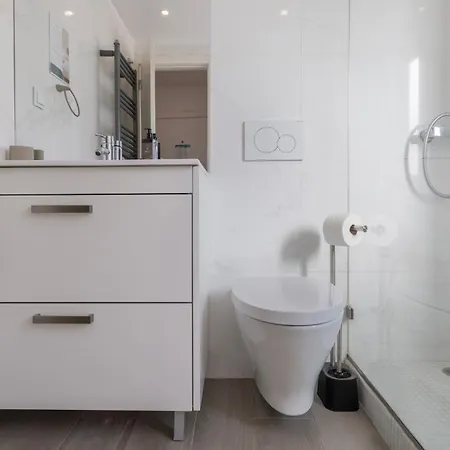 דירה 1bdr With Ac And Terrace By Lovelystay *